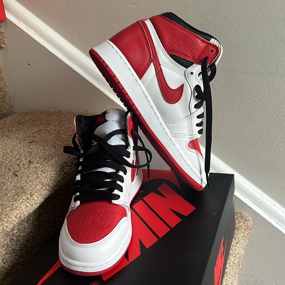 Boys Air Jordan 1 Red and White - Picture 5 of 6